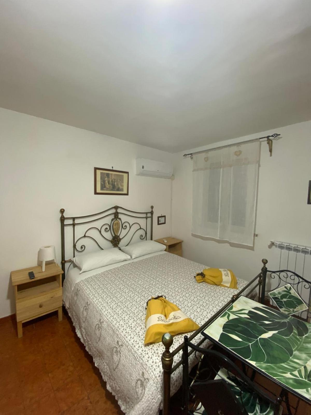 La Badia Hotel Messina Room photo
